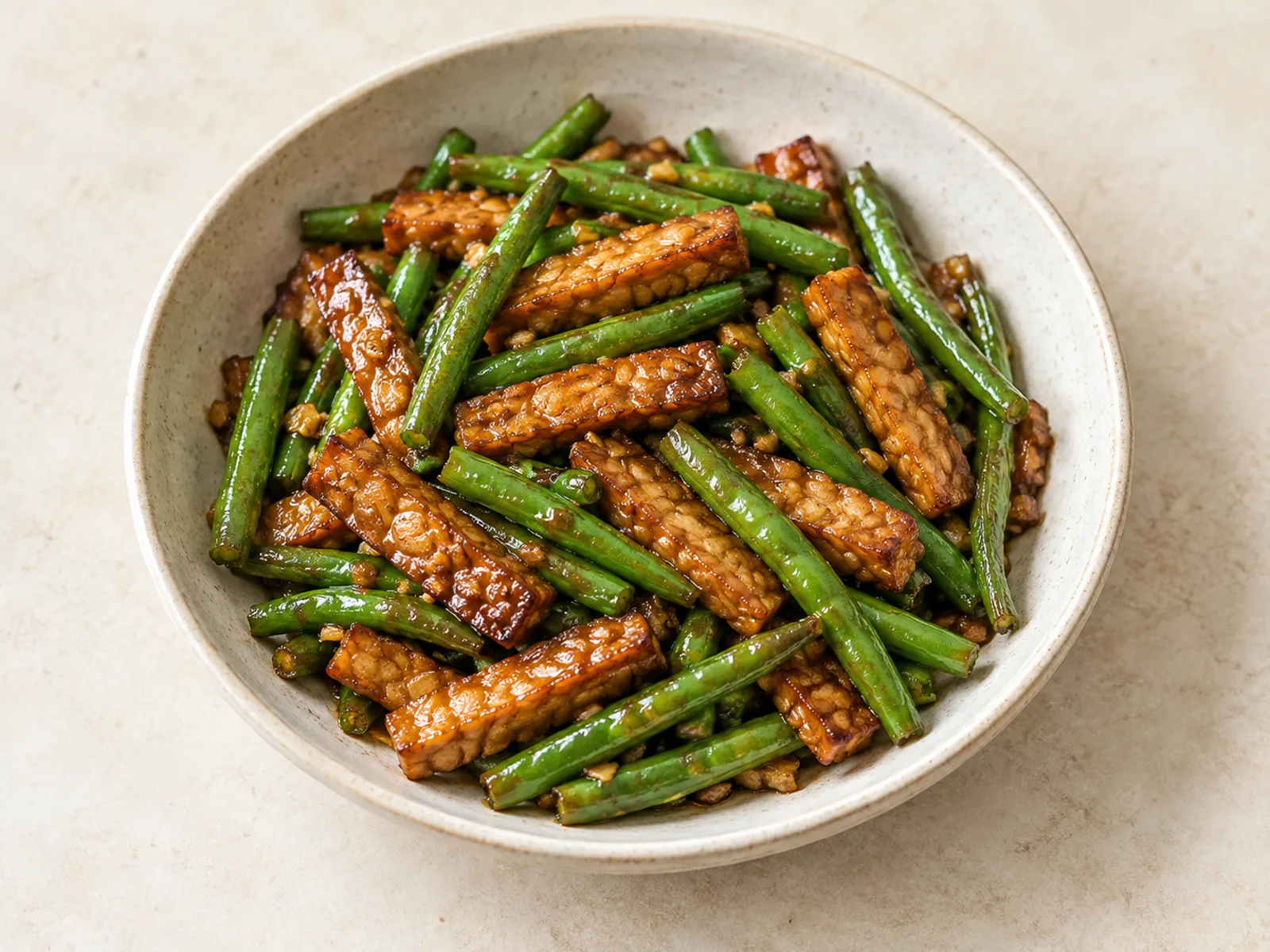 Sesame tempeh and green beans served ready to eat